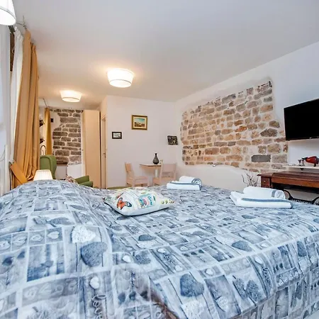 Studio S. Benedetto Rovinj Exterior photo